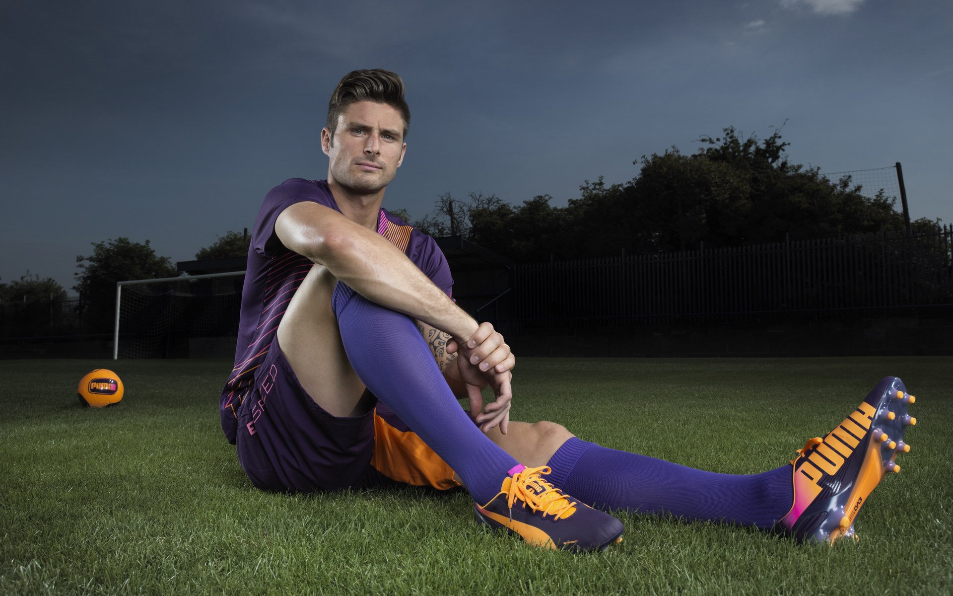 九游体育-穆古鲁扎在老鹰比赛中比赛局势复杂，比赛局势复杂引发热议！热度持续攀升